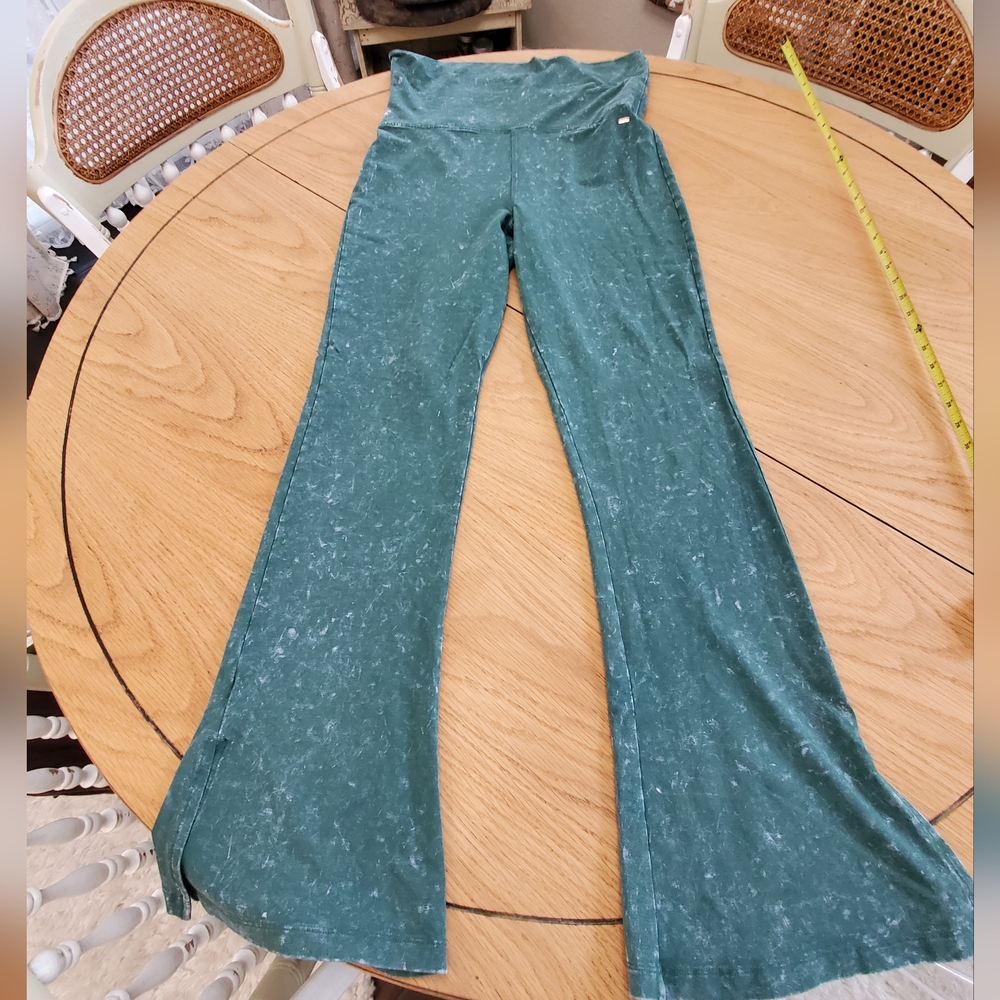 PINK Victoria's Secret Forest Green Marble Flare Yoga Pants